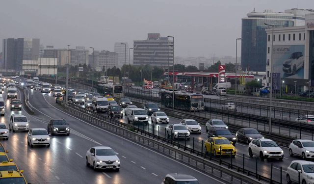 İstanbul’da trafik kilitlendi: Yoğunluk yüzde 80’e ulaştı