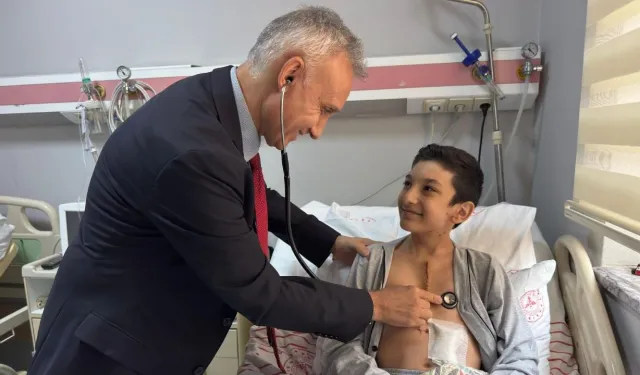 İzmir’de umut dolu operasyon: Küçük Selim üçüncü kalp ameliyatıyla sağlığına kavuştu