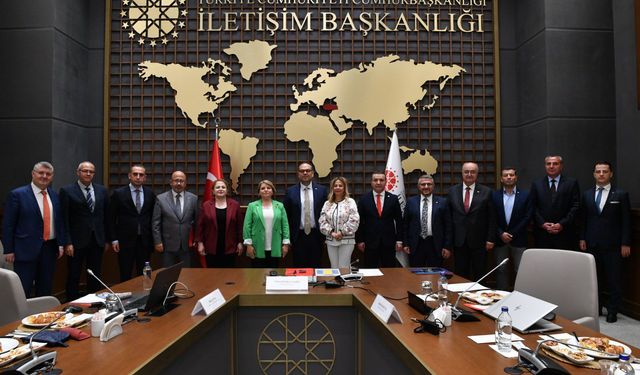 İzmir'den 23 gazeteciye basın kartı