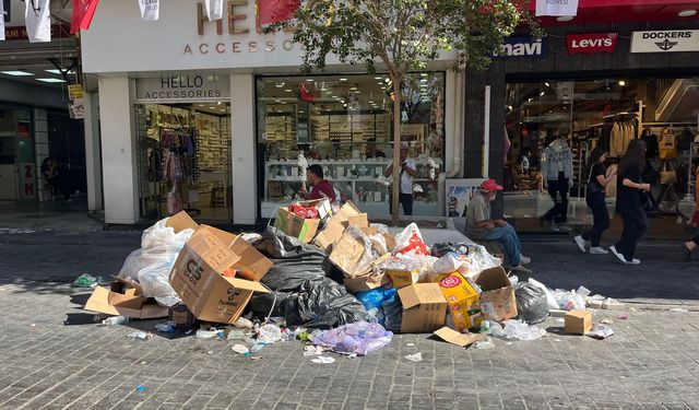 Karşıyaka Belediyesi’nde iş bırakma eylemi devam ediyor: Gerginlik çıktı