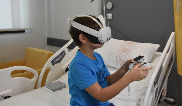 İzmir'de çocuk hastalar sanal gerçeklikle korkularını yeniyor