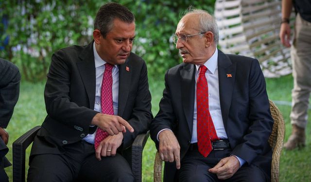 Özgür Özel’den eski genel başkanlara kurultay davetiCHP Genel Başkanı Özgür Özel, partisinin yarın gerçekleştirilecek ol