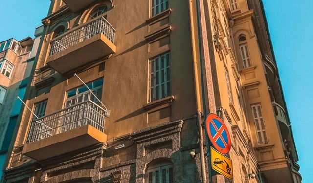 İzmir'in hafıza mekanı: Bir asrı deviren Anadolu Apartmanı'nın hikayesi