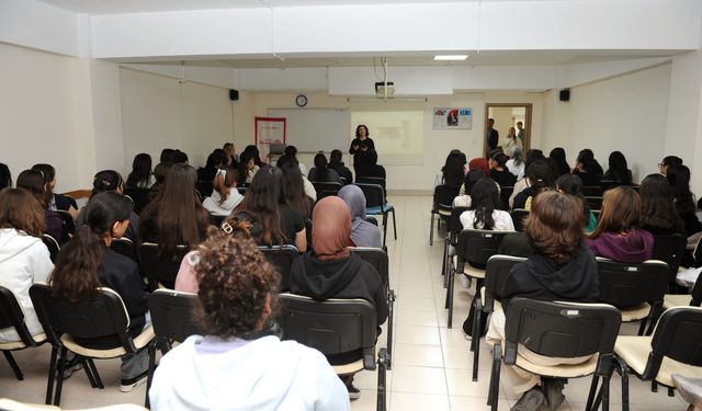 KARGEM’de kız öğrencilere kadın sağlığı eğitimi