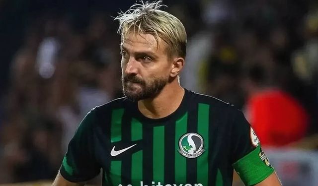 Sakaryaspor'da "tokat" krizine af: Caner Erkin ve Burak Altıparmak takıma döndü