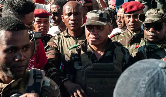 Madagaskar'da ordu yönetime el koydu! Devlet kurumlarının faaliyetleri askıya alındı