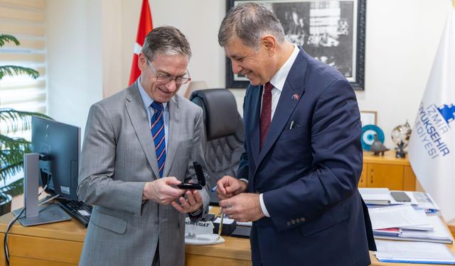 Avustralya Başkonsolosu’ndan Başkan Tugay’a ziyaret