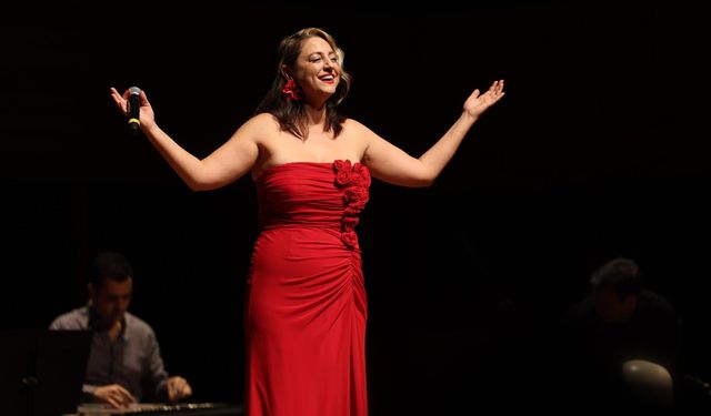 Dilek Türkan ile Cumhuriyet’e şarkılar