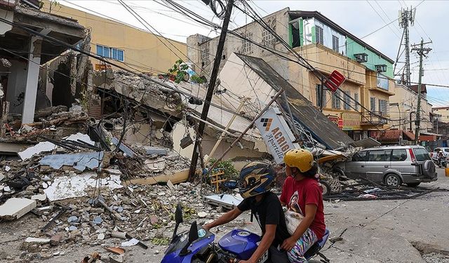 7,4 büyüklüğündeki deprem: Tsunami uyarısı yapıldı