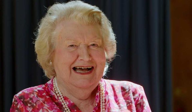 İngiliz komedisinin efsanesi Dame Patricia Routledge hayatını kaybetti
