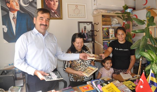 İzmir Ödemiş'te örnek muhtardan müthiş hizmet: Bürosunu kütüphaneye çevirdi
