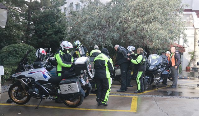 Almancı iki teker tutkunları İzmir'de: 84'lük delikanlı, motosikletiyle Türkiye'yi turluyor