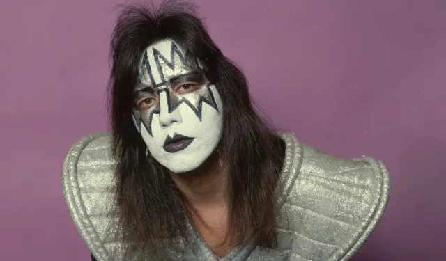 Kiss grubunun kurucu üyesi ve gitaristi Ace Frehley yaşamını yitirdi