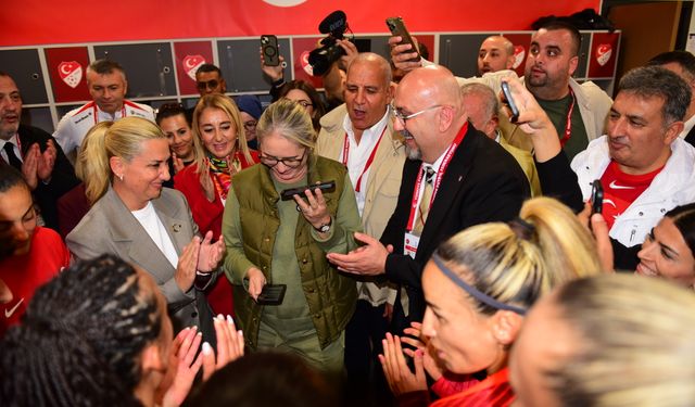 Cumhurbaşkanı Erdoğan’dan A Milli Kadın Futbol Takımı’na tebrik telefonu