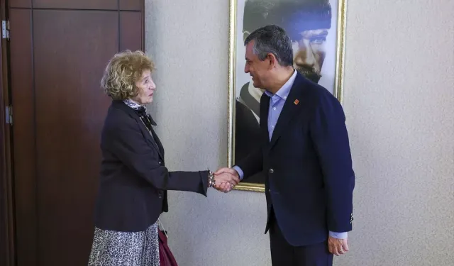 Ayşe Kulin CHP’ye katıldı...