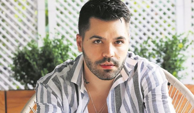 Emircan İğrek’ten sahnede özgürlük mesajı: “Ekrem İmamoğlu’na özgürlük bekledik!”