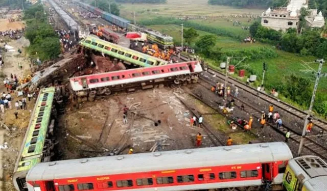 Tren kazası; 15 kişi öldü