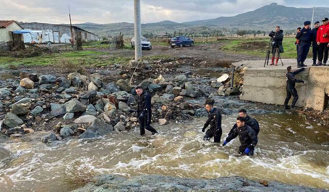 Foça’da selde kaybolan kişiyi arama çalışmaları ikinci gününde sürüyor