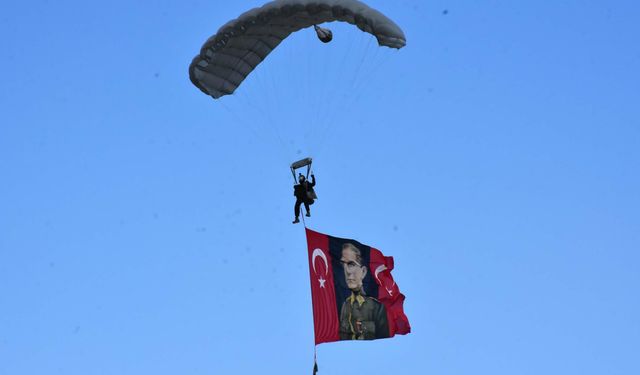İzmir Foça'da nefes kesen tatbikat: Dünya şampiyonu Yusuf Dikeç'ten tam not