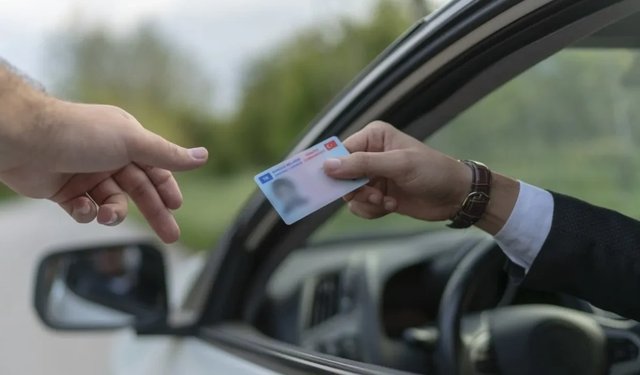 Kırmızı ışıkta bir kere daha düşünün: Yeni trafik yasasında sert cezalar geliyor