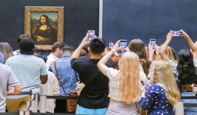 Louvre Müzesi'nde tarihi mücevher soygunu!