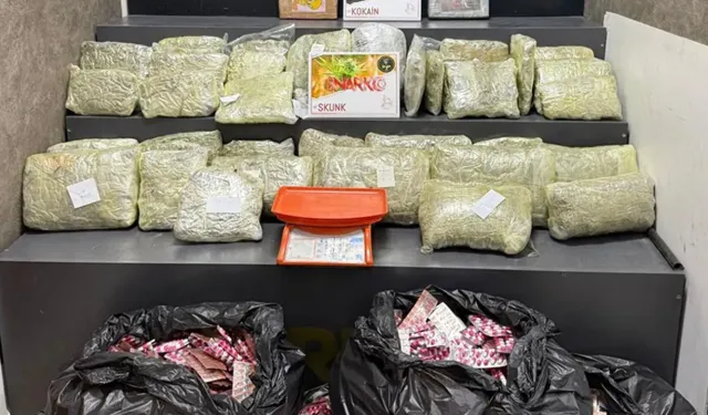 İzmir polisi metruk binayı bastı: Kilo kilo uyuşturucu çıktı