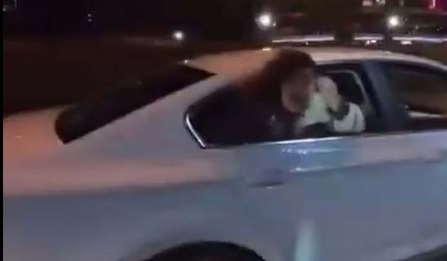 Korsan takside korku dolu anlar: Camdan sarkarak yardım istedi