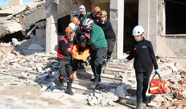 İzmir’de deprem tatbikatı: 6.6 büyüklüğünde senaryo gerçeği aratmadı