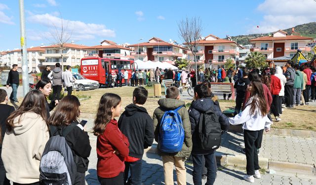 İzmir Efes Selçuk’ta beslenme çantaları dayanışma ile doluyor