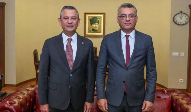Özgür Özel’den Tufan Erhürman’a tebrik telefonu: “Kıbrıs Türkü dış müdahalelere net yanıt verdi”