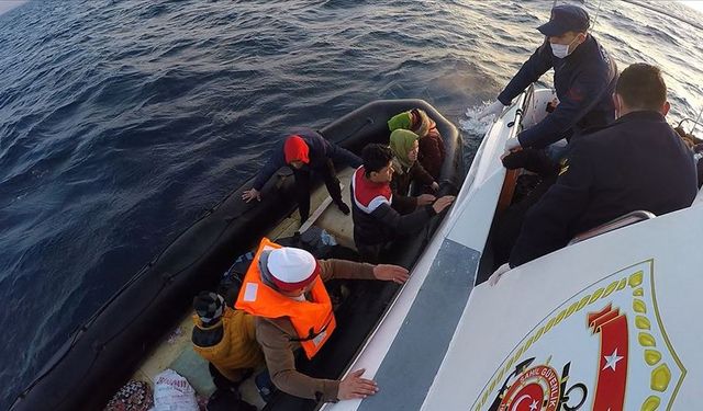 İzmir açıklarında 38 düzensiz göçmen kurtarıldı