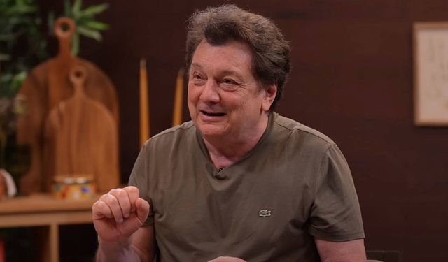 Vedat Milor’dan özel okul fiyatlarına kinayeli tepki: “Öğretmen listesi” gündem oldu