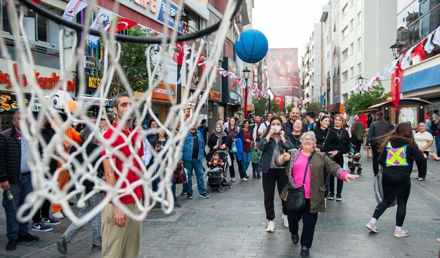 Karşıyaka Çarşısı’nda renkli anlar