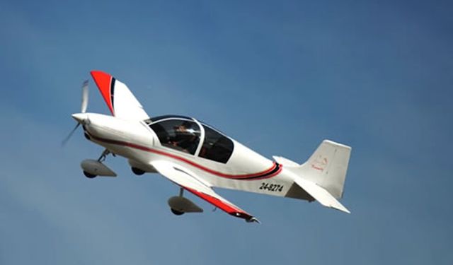 Sidney yakınlarında iki hafif uçak havada çarpıştı: Bir pilot hayatını kaybetti