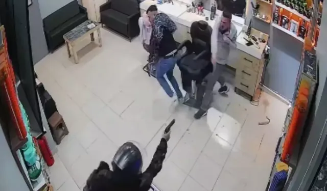 Berber dükkanında dehşet! Kasklı saldırgan kurşun yağdırdı