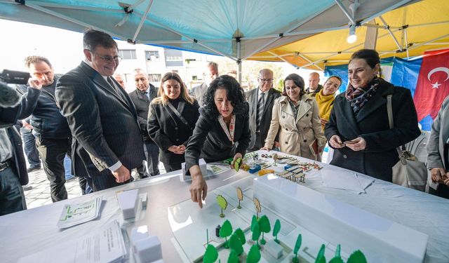 Kınık Cumhuriyet Meydanı yeni çehresine kavuşuyor