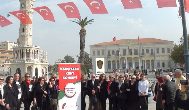 Karşıyaka'da duygu dolu anma: Atilla İlhan Korosu’ndan yolculara 87. yıl sürprizi