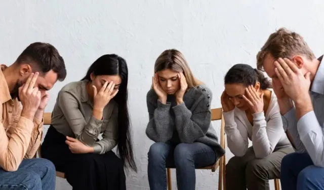 Mutluluk eğrisi tersine döndü: Gençler tarihin en mutsuz kuşağı