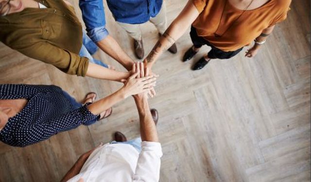 İzmir'de sosyal hayatın nabzı artık tek tıkla cebinizde: Büyükşehir'den  "Hep Birlikte İzmir" hamlesi