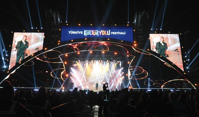 İzmir'de kültür sanat rüzgarı esti: 9 günde yüzlerce etkinlik