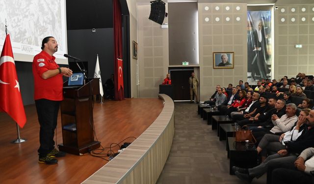 Afetlere karşı bilinçli Karabağlar: Belediye personeline kapsamlı afet eğitimi