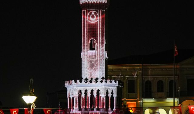 İzmir Saat Kulesi dijital sanatla ışıklandı