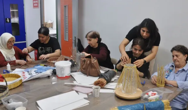 İzmir'de kadınlara el becerisi ve meslek edindirme desteği