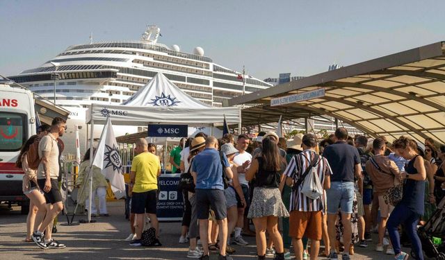 İzmir’e yılın ilk 10 ayında kruvaziyerle 66 bin turist geldi