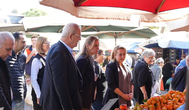 CHP’li Ösen pazarda halkı dinledi: “Pazarcı tezgahı döndüremiyor, vatandaş fileyi dolduramıyor”