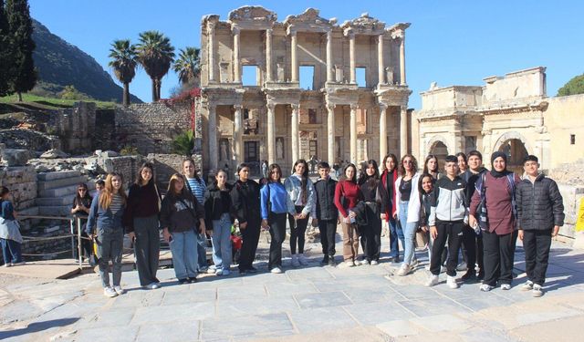 Büyükşehir’den öğrencilere tarih ve müzik molası