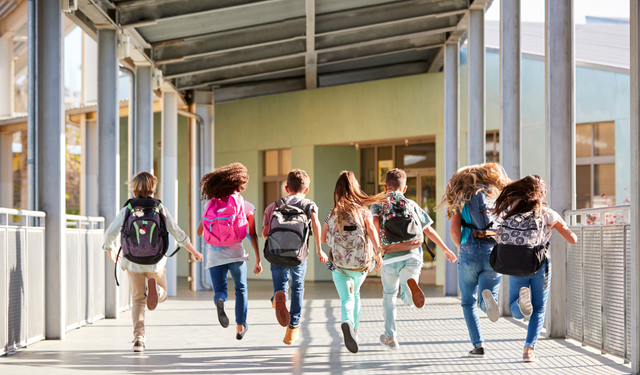 17 Kasım okullar yarım gün mü, Pazartesi okullar tatil mi?