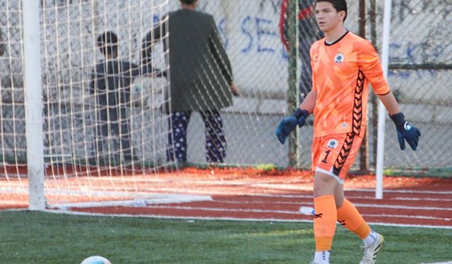 Menemenli genç kaleci Alp’i Beşiktaş denedi