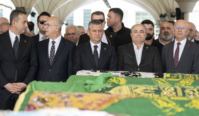 Özgür Özel, eski vekil Turan Aydoğan’ın annesinin cenazesine katıldı