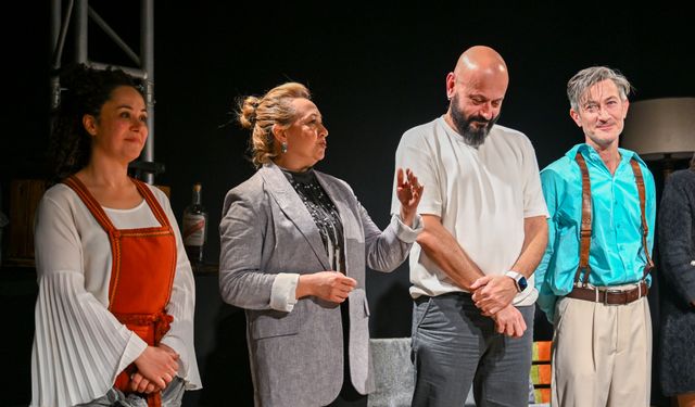 “Unutmak” Bornova’da prömiyer yaptı